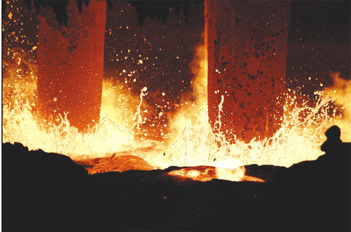 ارزبری صنعت فولاد با راه اندازی کارخانه الکتروگرافیتی یزد کاهش می یابد