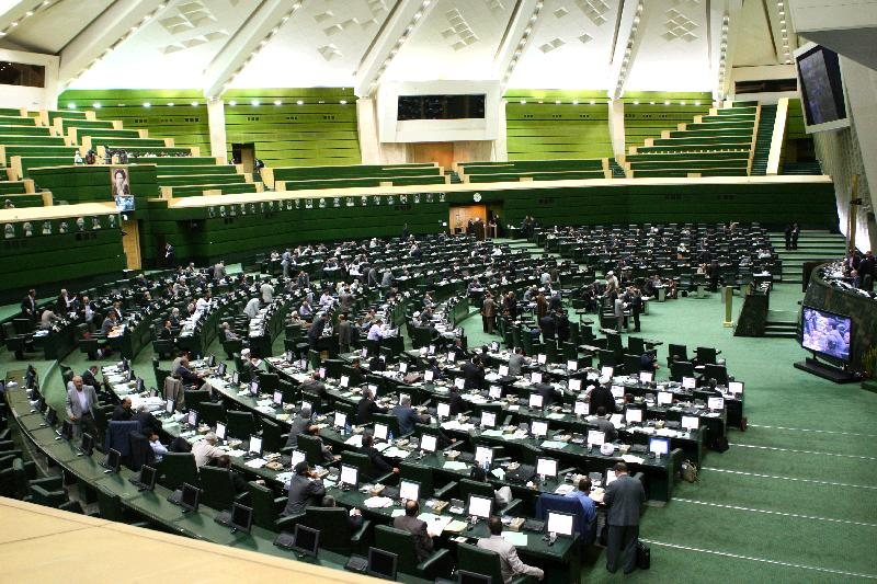 نامه ۱۳ اقتصاددان مجلس به روحانی: به دلیل تاخیر نمی‌توانیم بودجه را تصویب کنیم