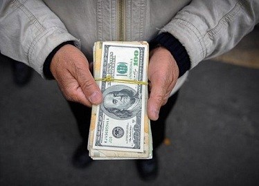 تاثیر نوسان نرخ دلار در شاخص بورس